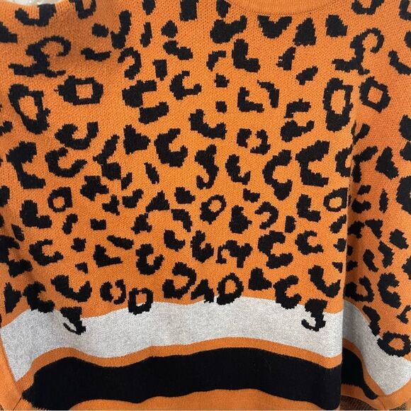 Cheetah Side Split Pullover Sweater - Picture 6 of 9